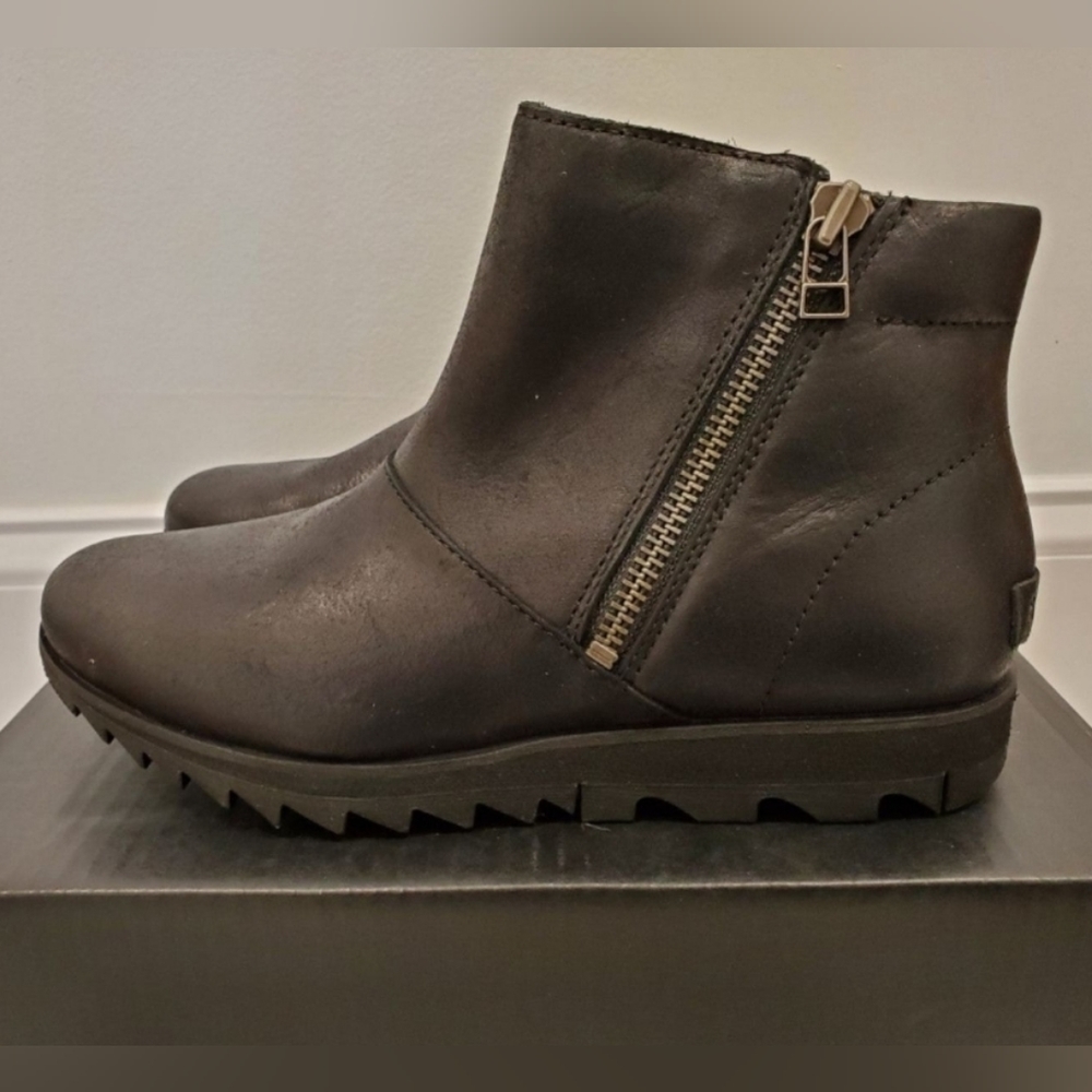 Sorel Harlow Zip BootiesWomen's Size 7.5 Brand New